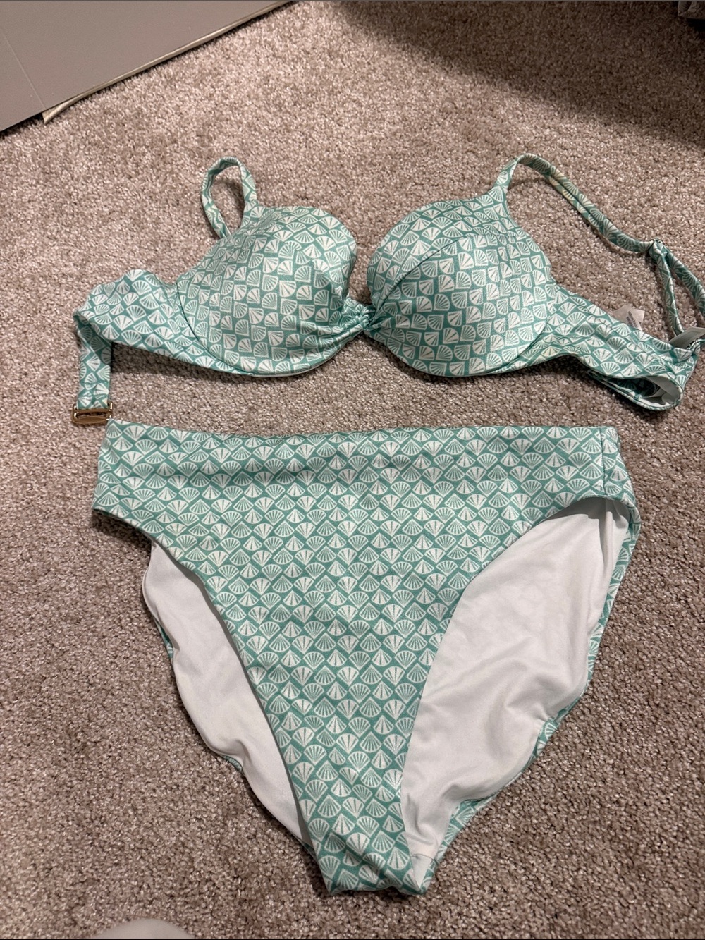 victoria's secret bikini - size 34C and medium bottoms